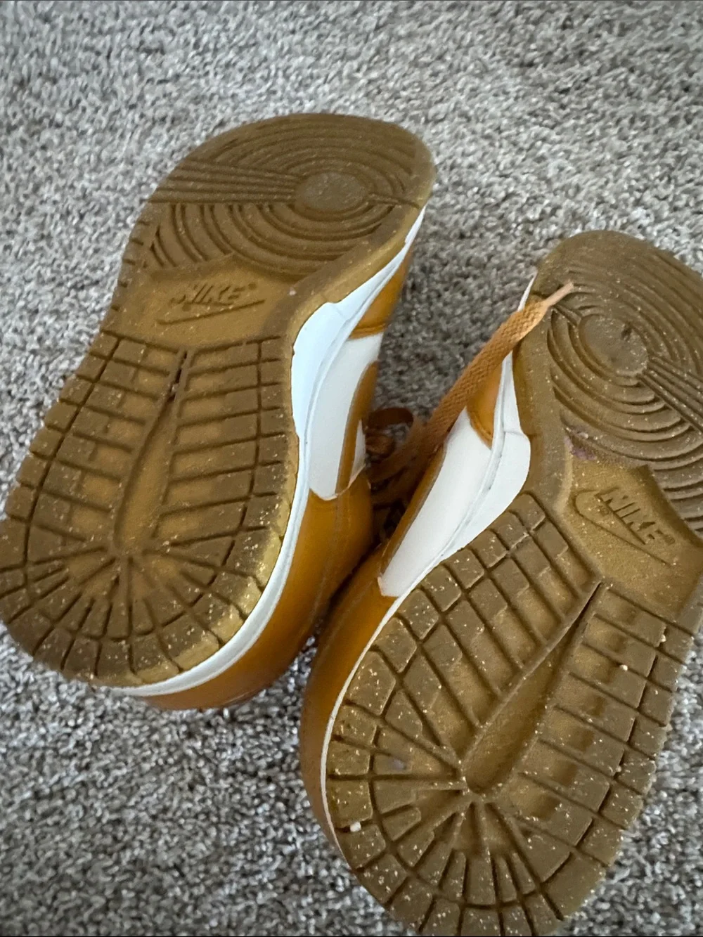 Nike Women's White and Mustard Athletic Sneakers